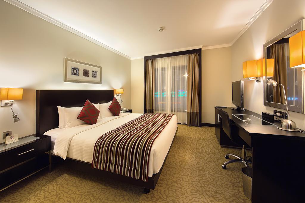 Ramada Plaza By Wyndham Dubai Deira Hotel Exterior photo