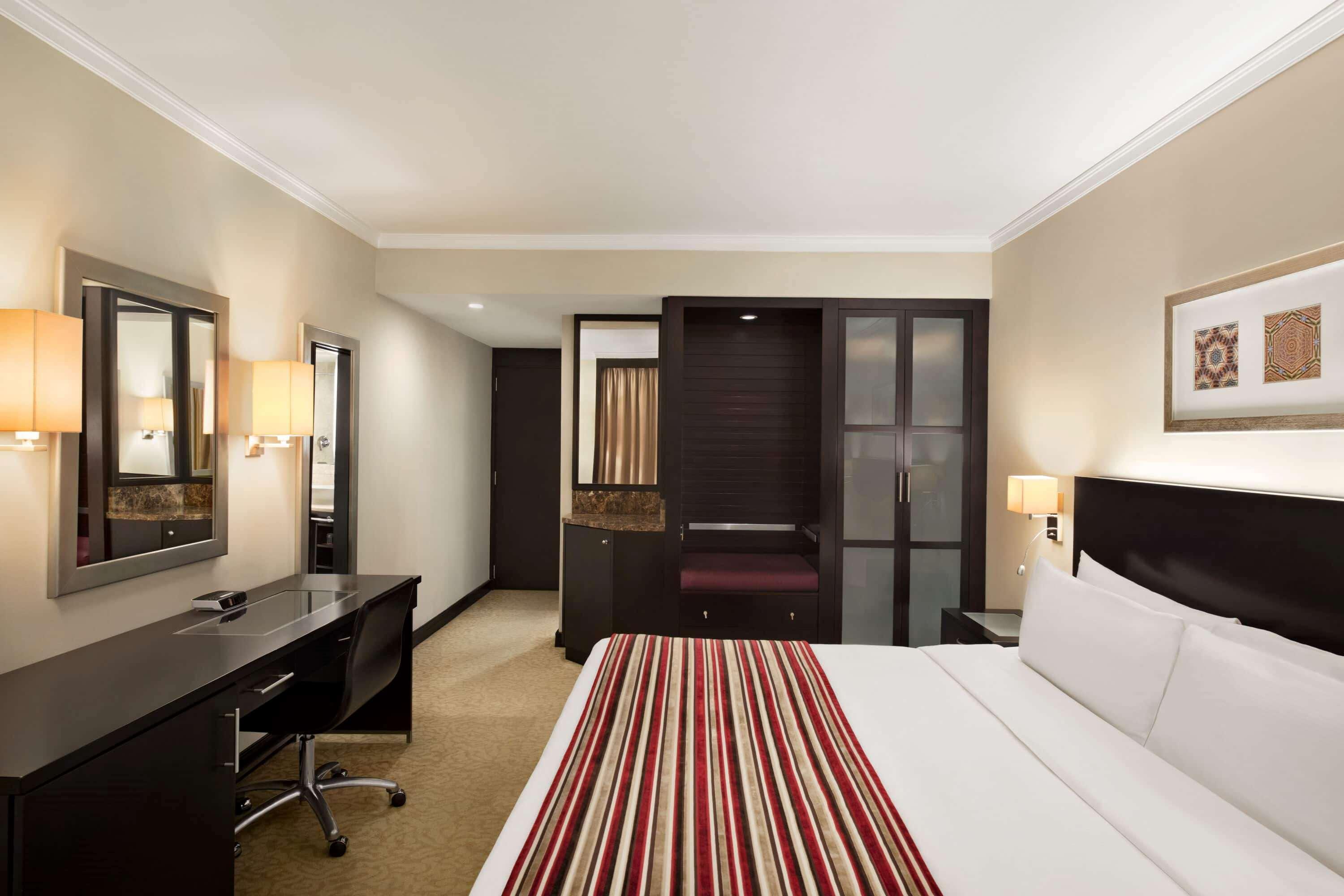 Ramada Plaza By Wyndham Dubai Deira Hotel Exterior photo