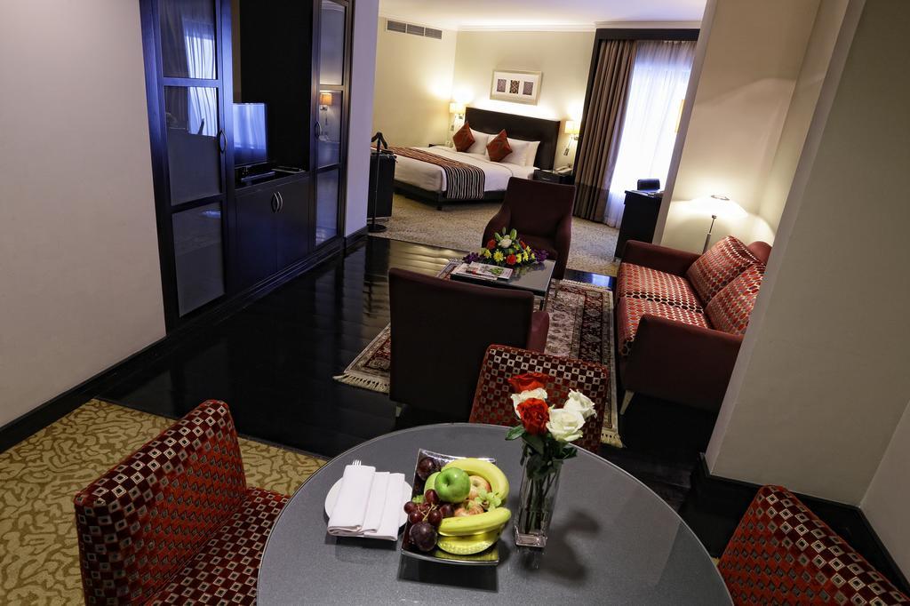 Ramada Plaza By Wyndham Dubai Deira Hotel Exterior photo