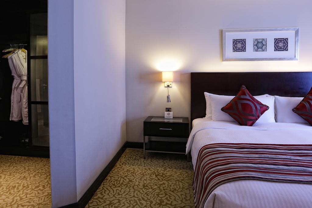 Ramada Plaza By Wyndham Dubai Deira Hotel Exterior photo